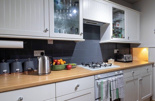 Whitechapel Apartment | Cosy Family Retreat with Garden & Workspace