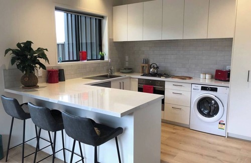 Papamoa Apartment | Cosy Farmstay near beach with pet farm animals., Cosy Farmstay, near beach with pet farm animals