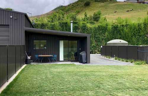 Papamoa Apartment | Cosy Farmstay near beach with pet farm animals., Cosy Farmstay, near beach with pet farm animals