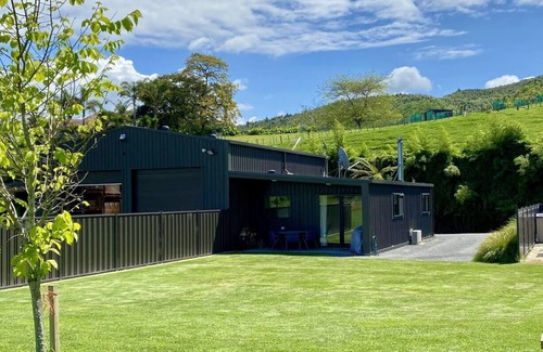 Papamoa Apartment | Cosy Farmstay near beach with pet farm animals., Cosy Farmstay, near beach with pet farm animals