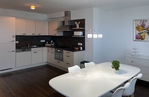 Obertraun Apartment | Cosy flat, view of Hallstättersee