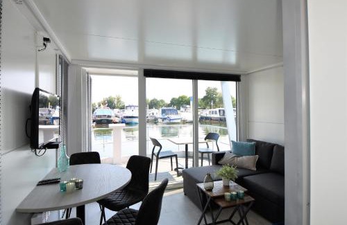 Heugum Cabin | Cosy floating boatlodge Athene