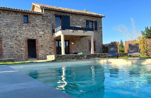 Saint-Julien-les-Rosiers House | Cosy holiday home in Saint-Julien-les-Rosiers with pool