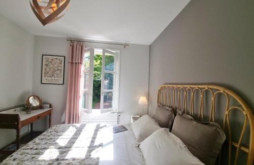 Saint-Galmier House | Cosy gîte avec terrasse et jardin à Saint-Galmier - FR-1-496-293