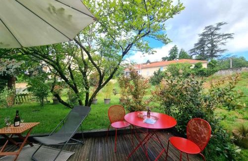 Saint-Galmier House | Cosy gîte avec terrasse et jardin à Saint-Galmier - FR-1-496-293