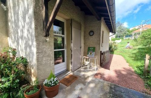 Saint-Galmier House | Cosy gîte avec terrasse et jardin à Saint-Galmier - FR-1-496-293