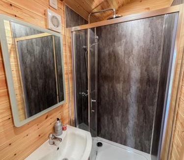 Antrim Apartment | 'Cosy Gem' Cabin Woodland Retreat Randalstown NI
