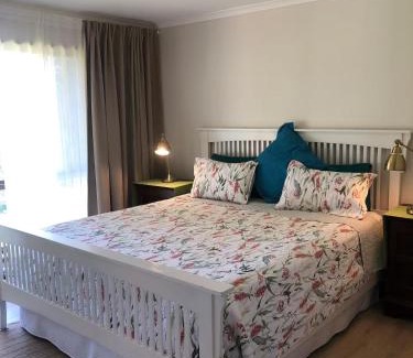 Mount Tamborine Apartment | Cosy Golf Course Retreat in Tamborine Mountain with Wifi & Aircon
