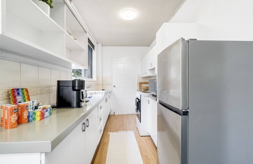 Broadbeach Apartment | Cosy Ground Floor Unit Moments From The Beach