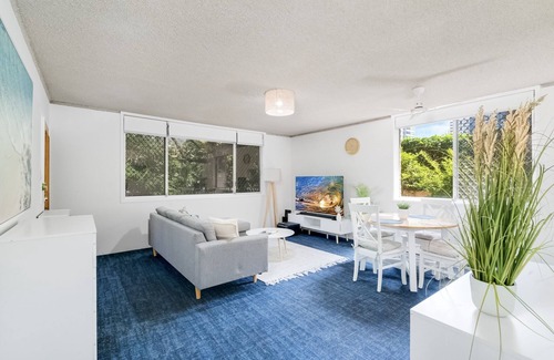 Broadbeach Apartment | Cosy Ground Floor Unit Moments From The Beach