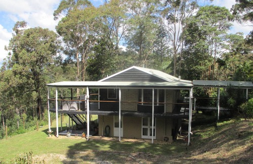 Bonogin Cottage | Cosy hinterland cottage with ocean and forest views