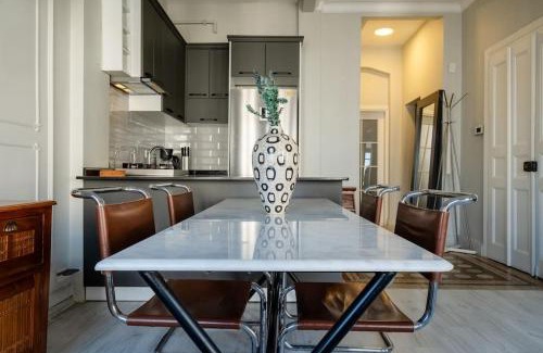 Cihangir Apartment | Cosy Historical Apartment