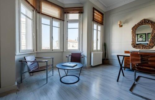 Cihangir Apartment | Cosy Historical Apartment
