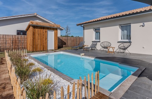 Mios House | Cosy Holiday Home 'Mios' with Private Pool, Terrace, Garden and Wi-Fi