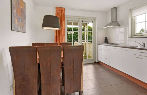 Municipality of Nissewaard House | Cosy holiday home on the water with garden