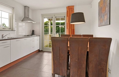 Municipality of Nissewaard House | Cosy holiday home on the water with garden