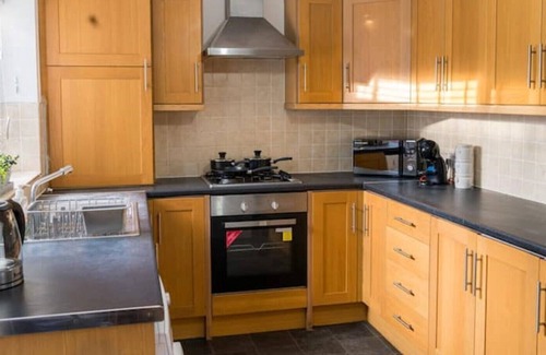 Bolton House | Cosy Home Bolton by Prime Stay