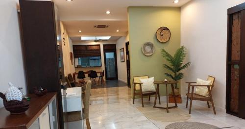 Kuantan House | Cosy Home + Mini Golf in Kuantan