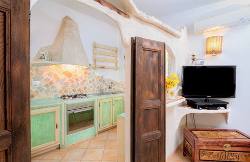 Cannigione House | Cosy House in Cannigione with Terrace, Mountain Views