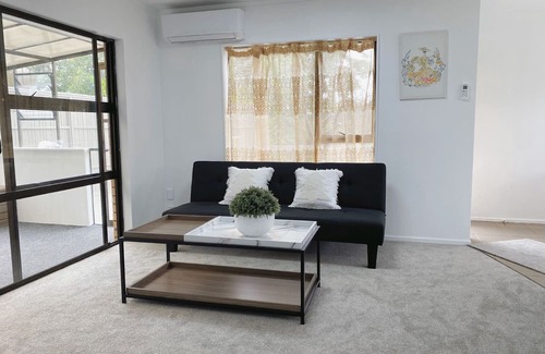 Sandringham House | Cosy house with a super deck