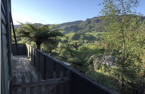 Lake Okareka House | Cosy Lake Bach