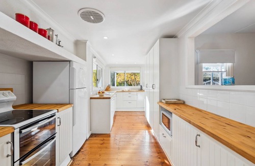 Lenswood House | Cosy Lenswood Moemoea Cottage, in the heart of Adelaide Hills Wine region
