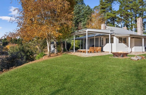 Lenswood House | Cosy Lenswood Moemoea Cottage, in the heart of Adelaide Hills Wine region