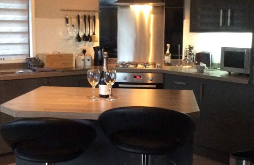 Bassenthwaite Cabin | Cosy Lodge With Lake View - Dog Friendly, at the foot of Skiddaw