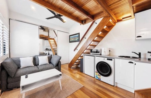 Miami House | Cosy Loft Studio in Mermaid Walk to Beach!