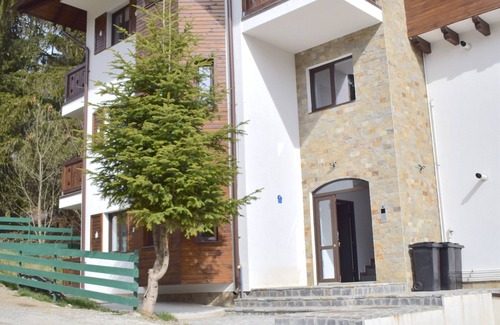 Sinaia Apartment | Cosy & Minimalistic 1 BDR Apartment 2 - Haret Building - near Peles Castle