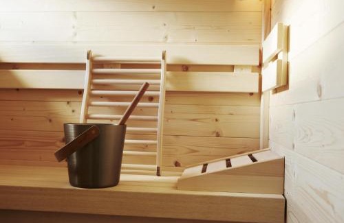 Ladis Ski Chalet | Cosy, modern Canadian wooden chalet