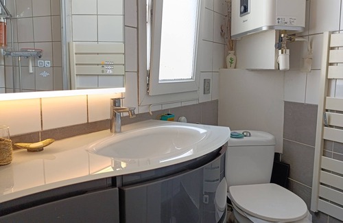 Montmartre Apartment | Cosy modern cocoon at the foot of Montmartre