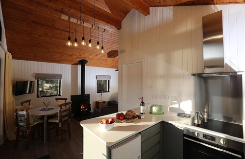 Lochearnhead House | Cosy Modern Nordic Lodge w/Loch View & Log Burner