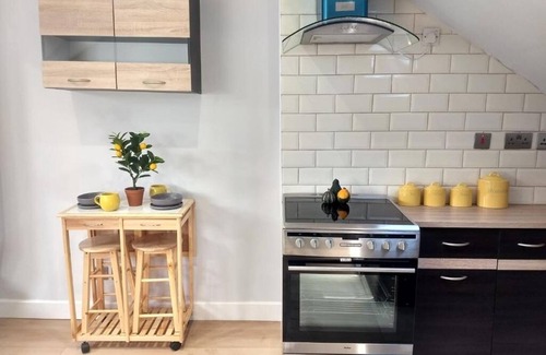 Addison Apartment | Cosy Modern One Bedroom in Hammersmith