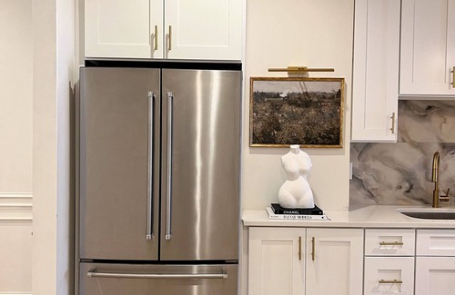Downtown Baltimore House | Cosy Modern Smart Row Home - Chefs Kitchen