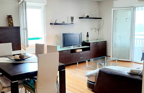 Hendaye Apartment | Cosy mountain view apartment, 2 bedrooms, terrace and parking box