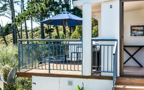 Palm Beach Villa | Cosy Palm Beach Cottage with Spectacular Seaviews
