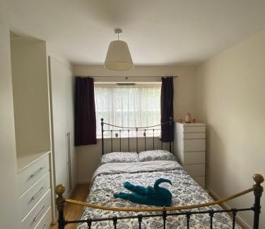 London Borough of Bexley House | Cosy private room