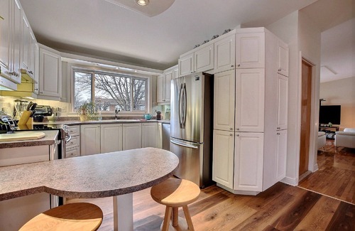Brossard House | Cosy & Quiet near everything, 4BR + Heated Pool