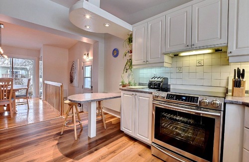 Brossard House | Cosy & Quiet near everything, 4BR + Heated Pool