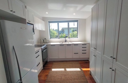 Raglan House | Cosy Raglan Bach