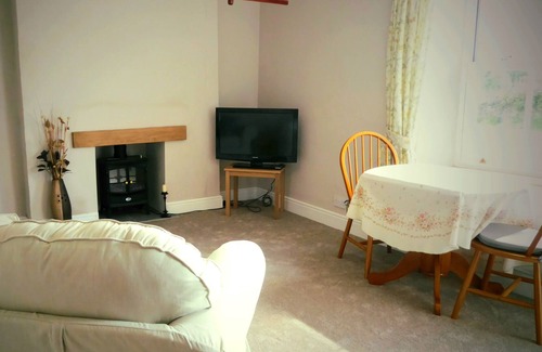 North Bitchburn Cottage | Cosy refurbished cottage on a farm in a quiet rural location with great views