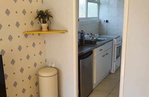 Chapel Saint Leonards Ski Chalet | Cosy Relaxing Chalet very close to beach and tour bus