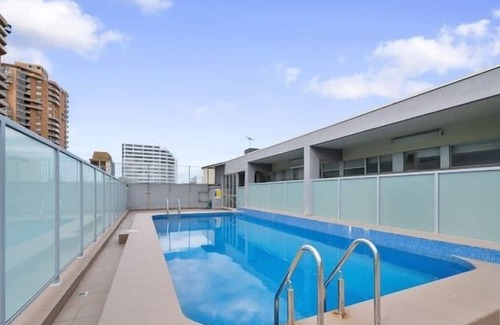 Bondi Junction Apartment | Cosy Retreat in Bondi Junction: 1BR Gem