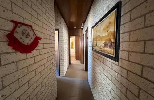 Lightning Ridge House | Cosy Ridge Retreat