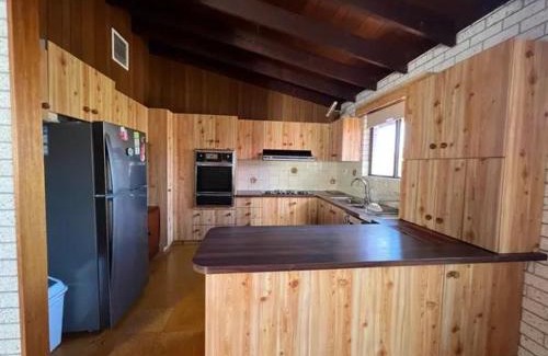 Lightning Ridge House | Cosy Ridge Retreat
