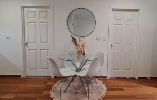 Broadmeadows House | Cosy room close to Melb Airport