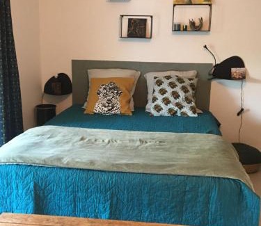 Anglet House | COSY ROOM PRIVATE BATH AND GARDEN