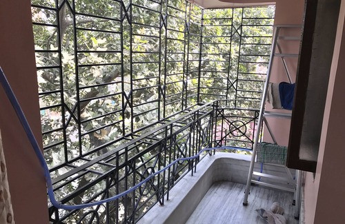Tollygunge Apartment | Cosy room.superb location.comfort living