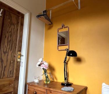 Selhurst House | Cosy room with private bathroom